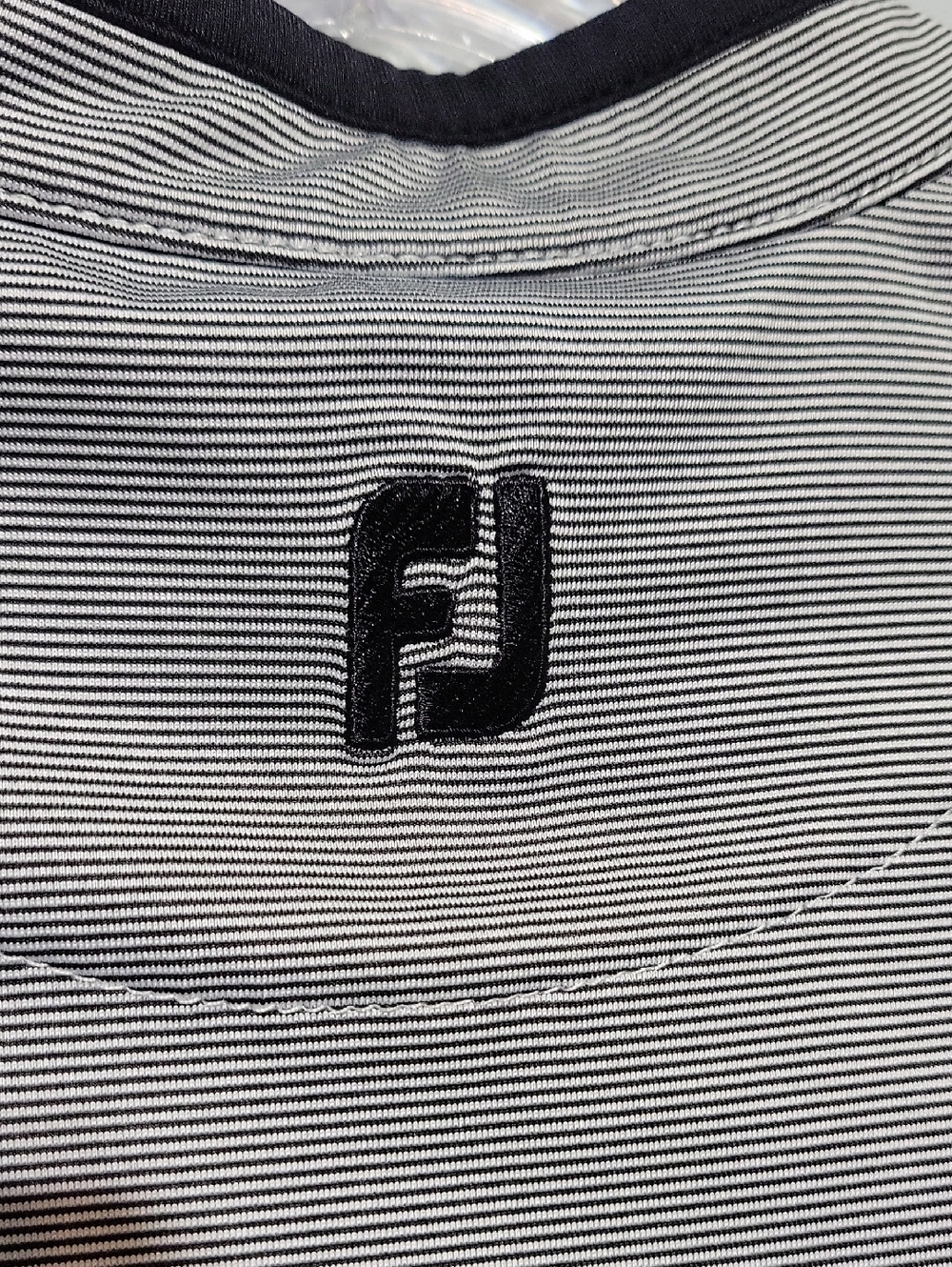FootJoy Womens Compass Pointe Logo Black White Sleeveless V-neck Golf Shirt Sz M - Picture 6 of 10